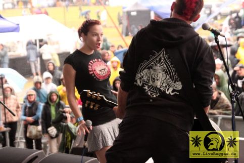 The Discoballs (CZ) Mighty Sounds Festival - Tabor (CZ) - Blue Stage - 18. Juli 2009 (18).JPG